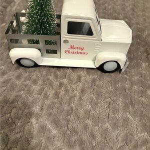 White Christmas Truck with Tree Decoration